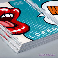 Kolorowe katalogi spiralowane wydrukowane w technologii cyfrowej (format A4 pionowo).