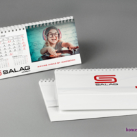 Praktyczny kalendarz biurkowy z logo firmy, możesz podarować swoim klientom.
